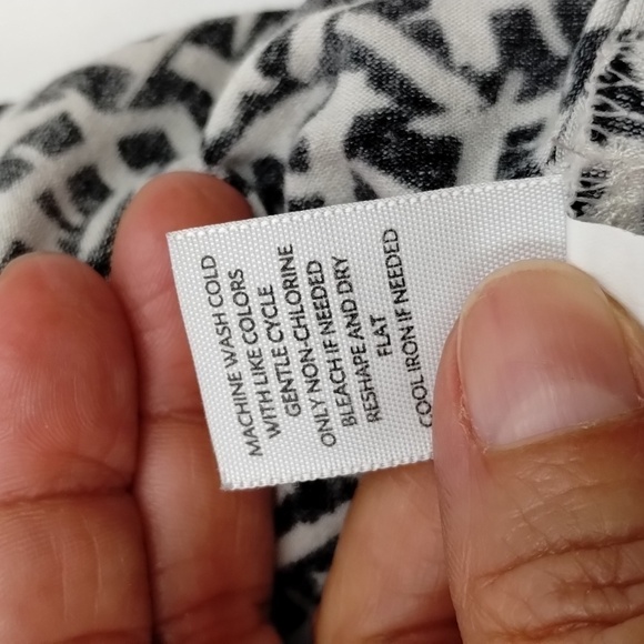 J. Jill Top Missy Medium Black and White Print Long Top with pockets Stretch - Picture 9 of 10